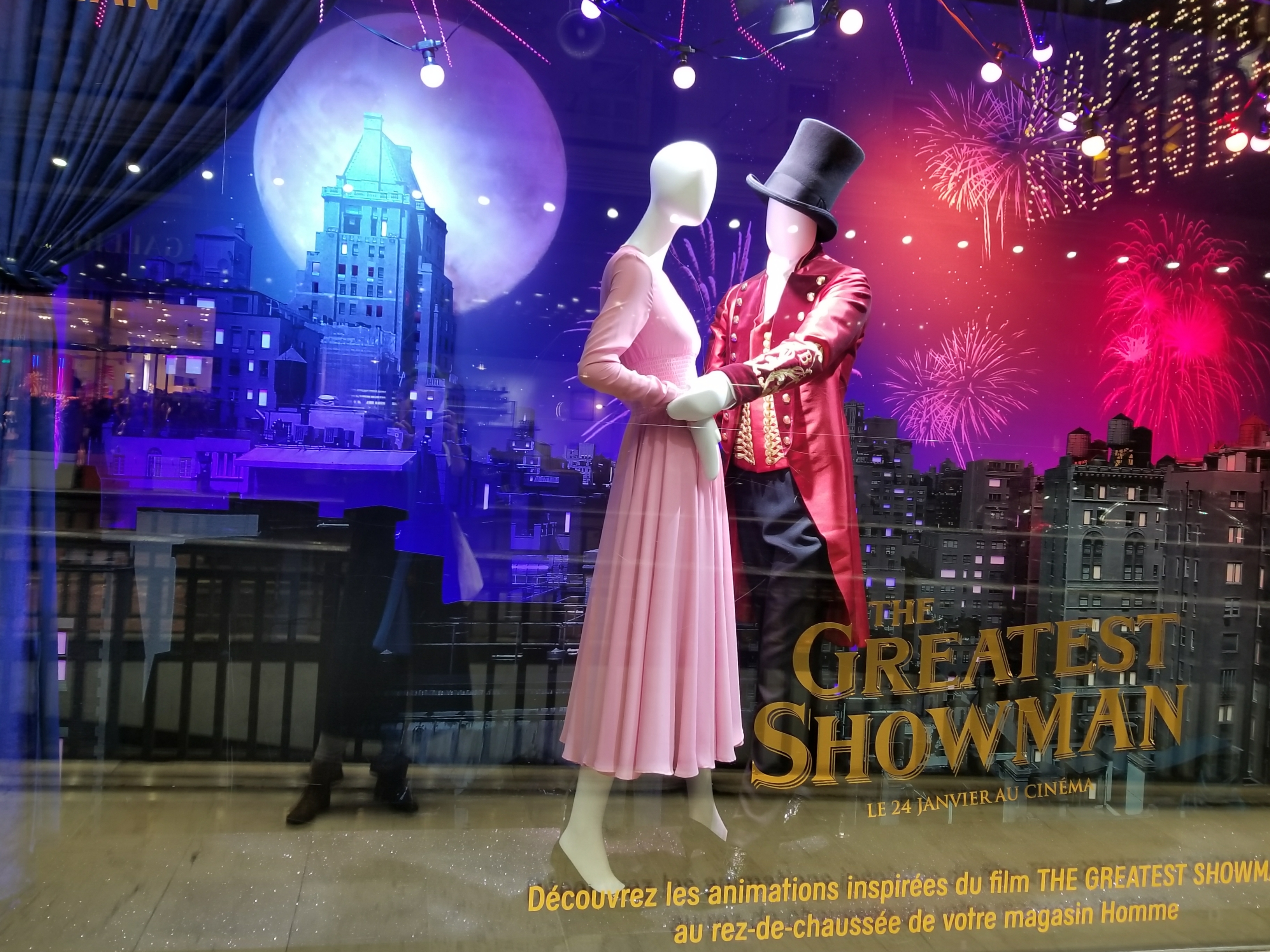 Lizzie does Paris - The Greatest Showman