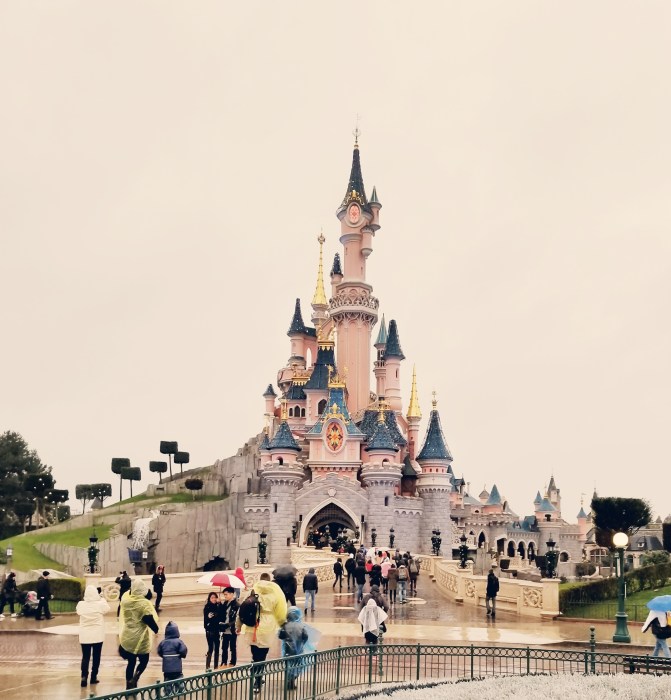 Lizzie Does Disneyland Paris
