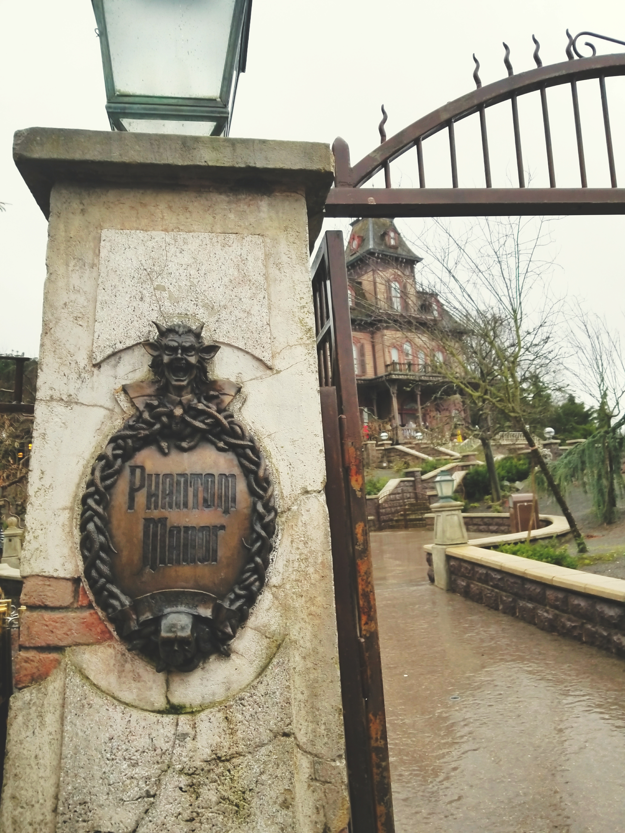 Lizzie does Disneyland Paris - Phantom Manor