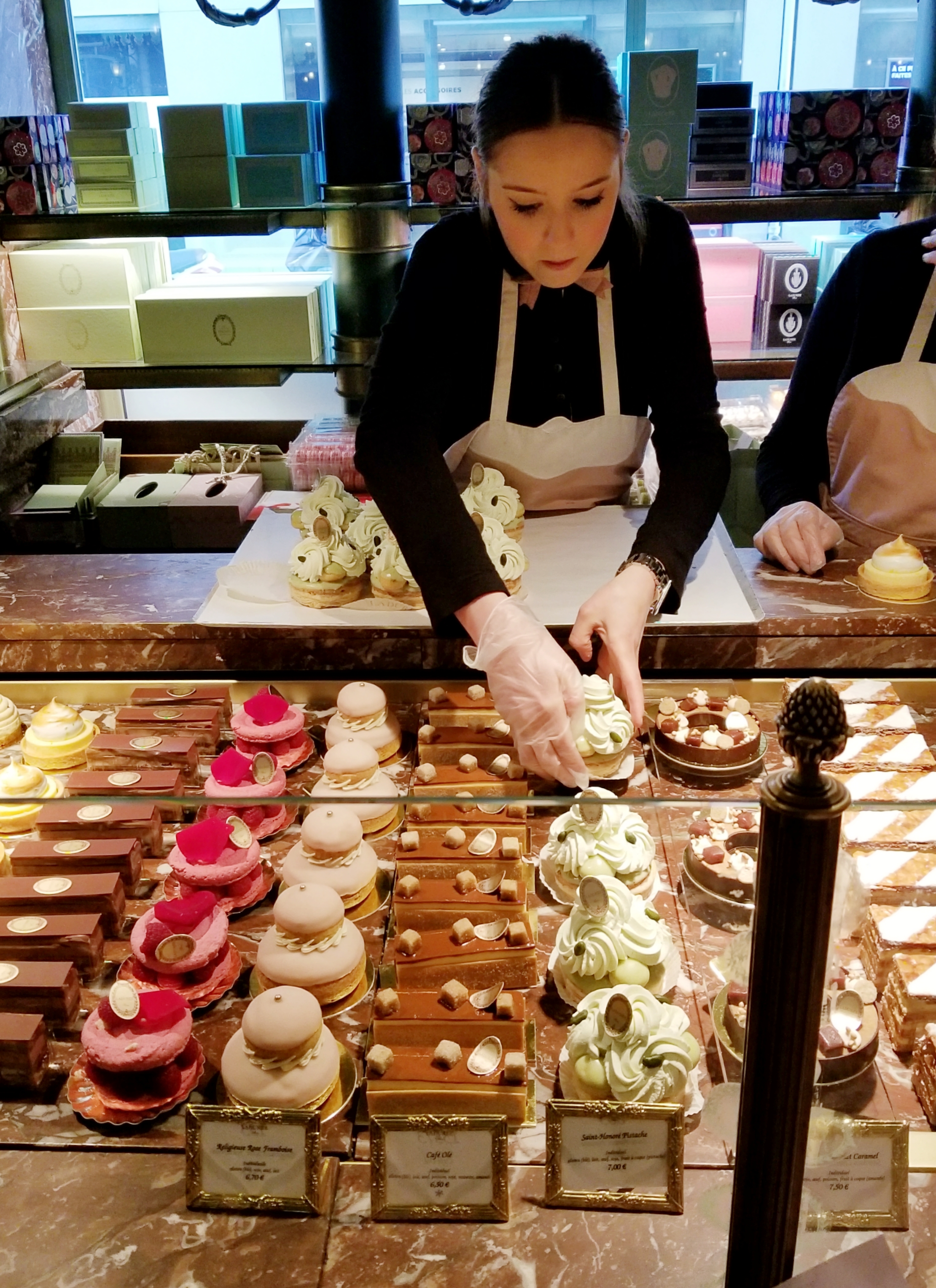 Lizzie does Paris - Laduree dessert