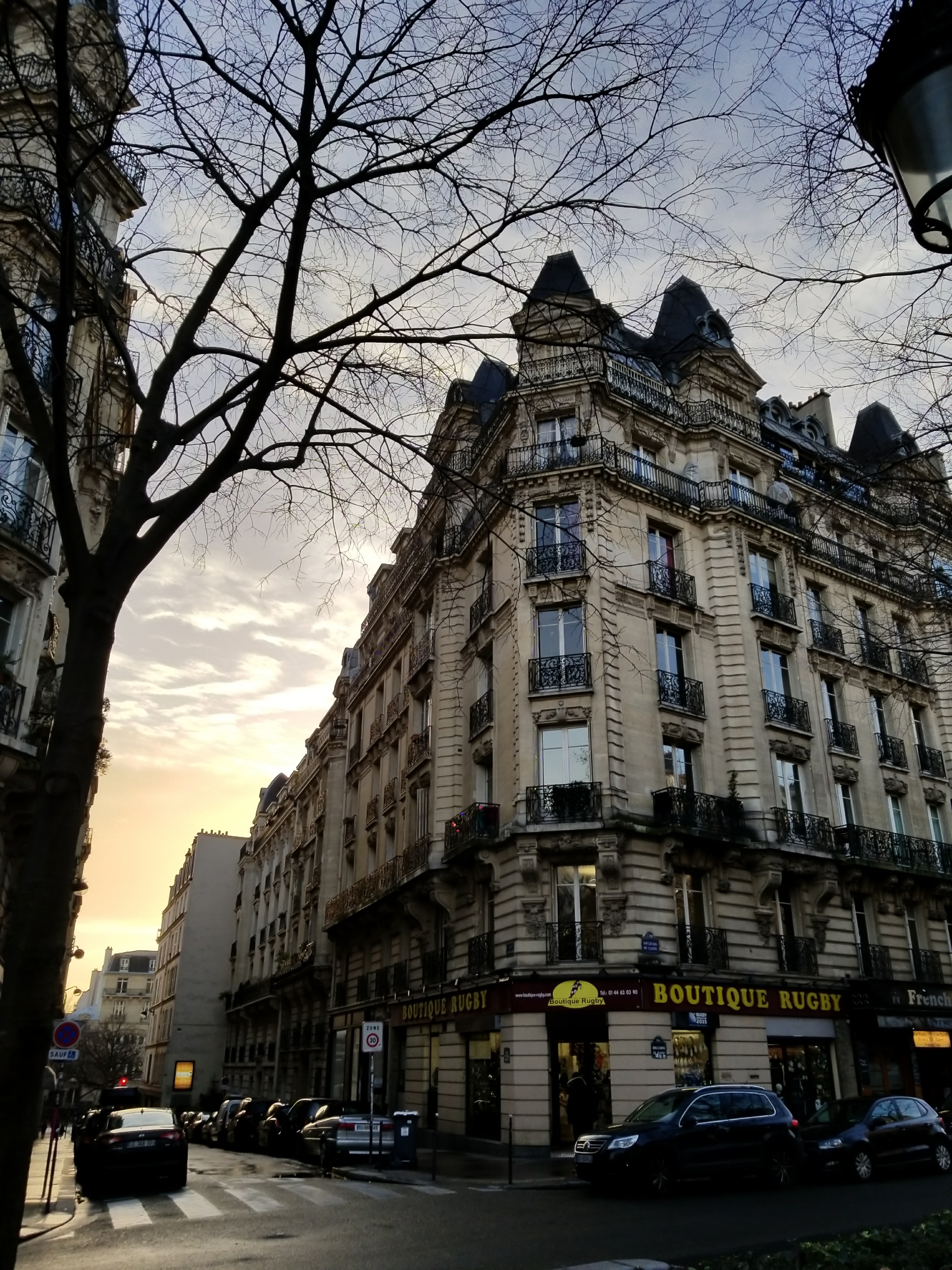 Lizzie does Paris - Montmarte Village