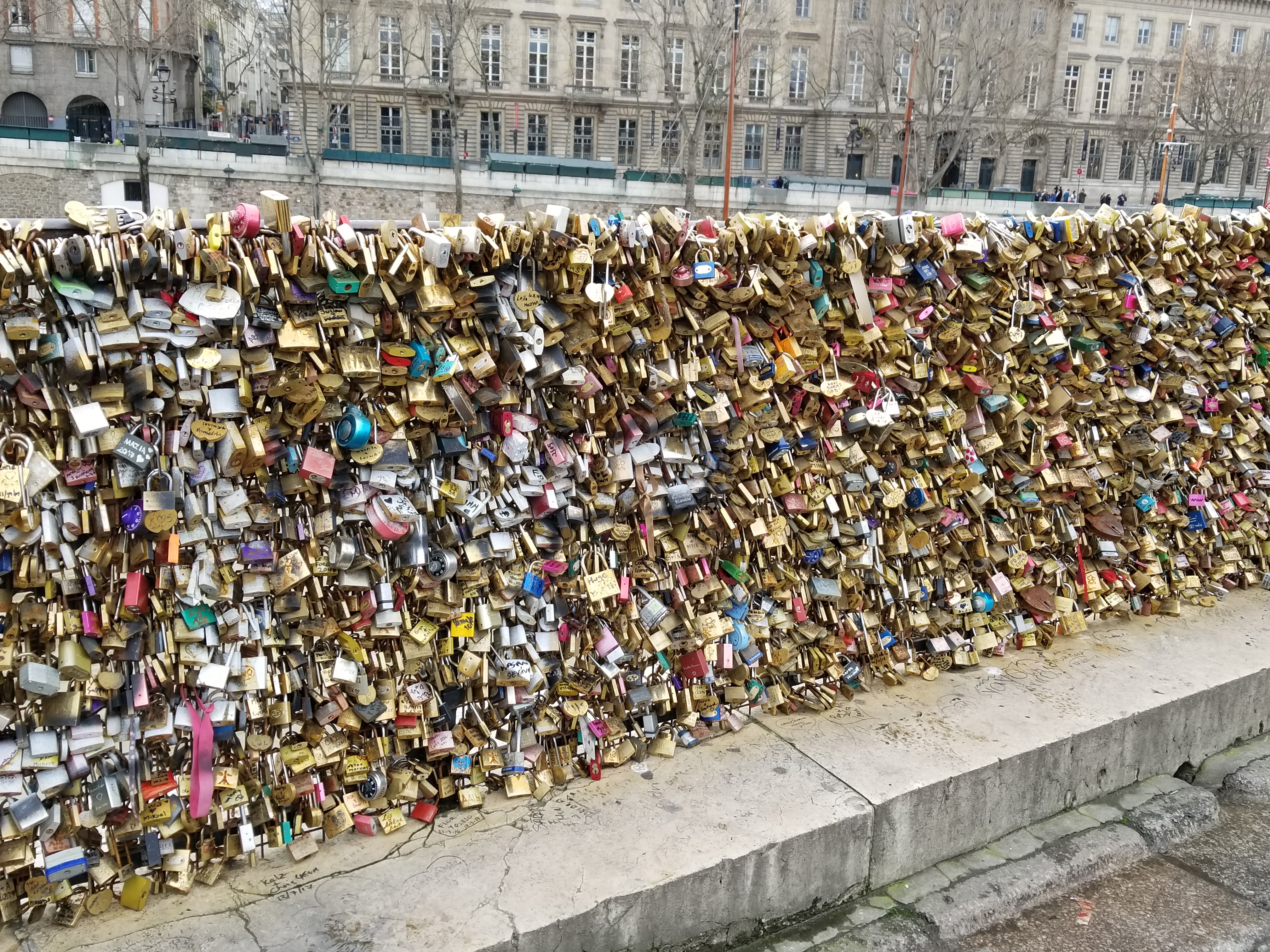 Lizzie does Paris - Love bridge locks